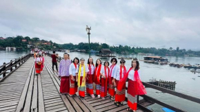 Baan Dongsak River view